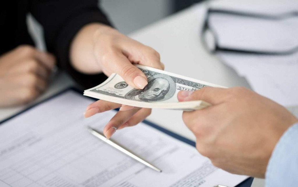 Vay Thấu Chi: Tổng Quan, Lợi Ích và Rủi Ro Cần Lưu Ý