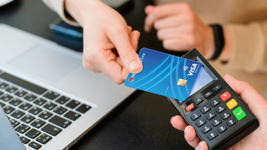 Làm thẻ VISA thanh toán quốc tế có mất phí không?