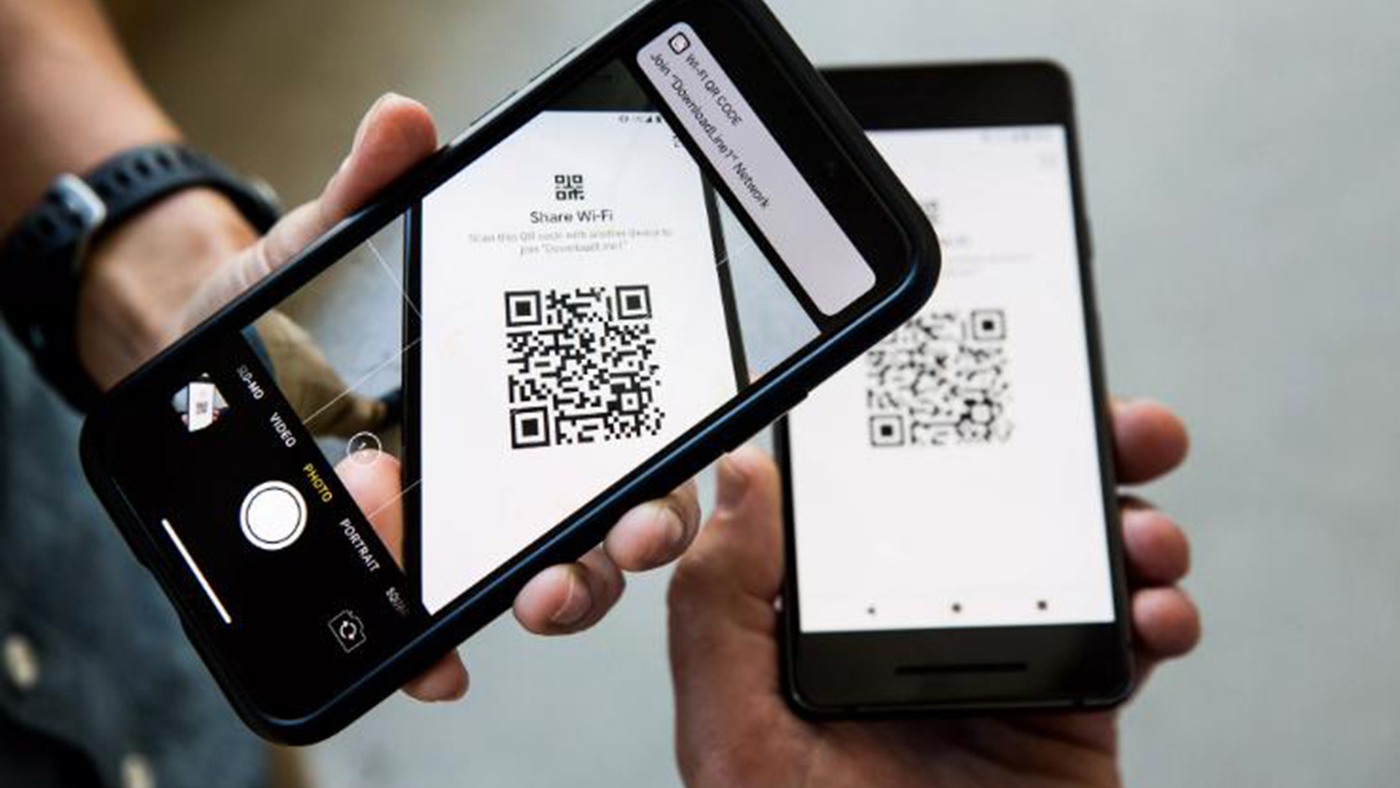 Mã QR là gì? Hướng dẫn thanh toán bằng mã QR trên điện thoại