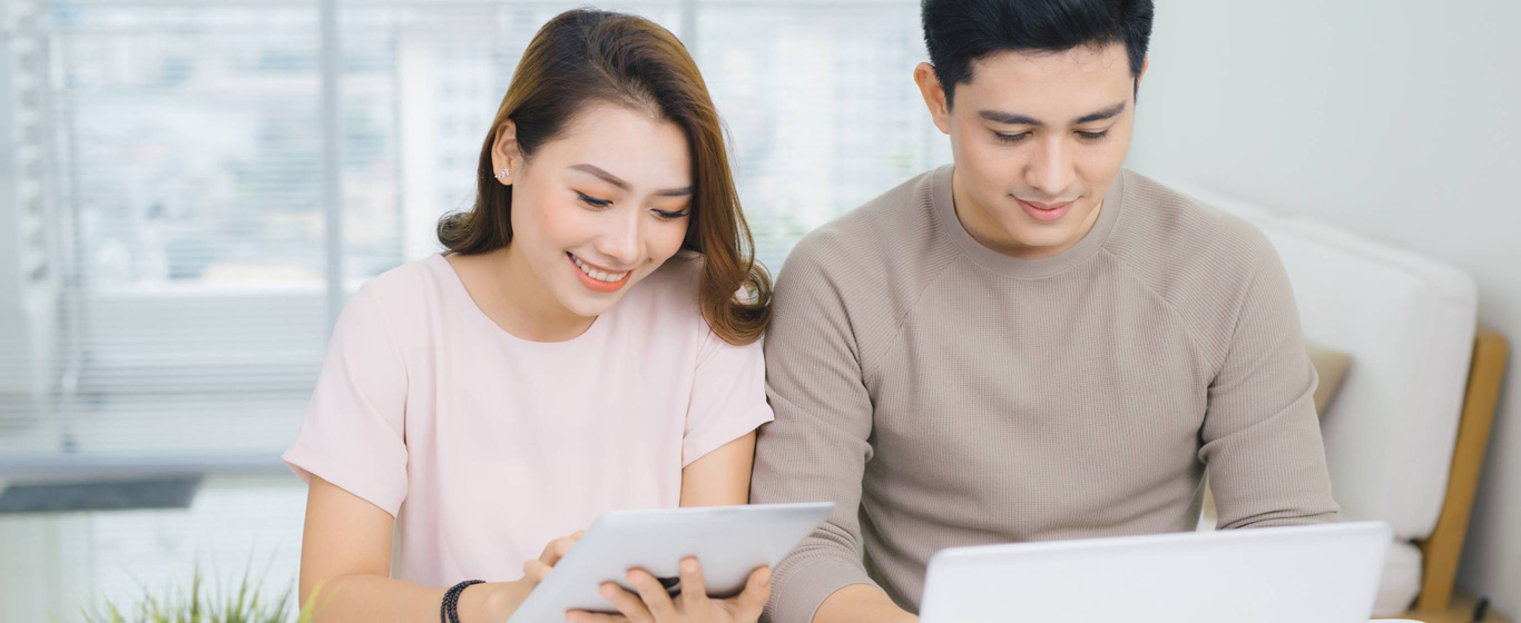 Nên gửi tiết kiệm online hay tại quầy, so sánh gửi tiết kiệm