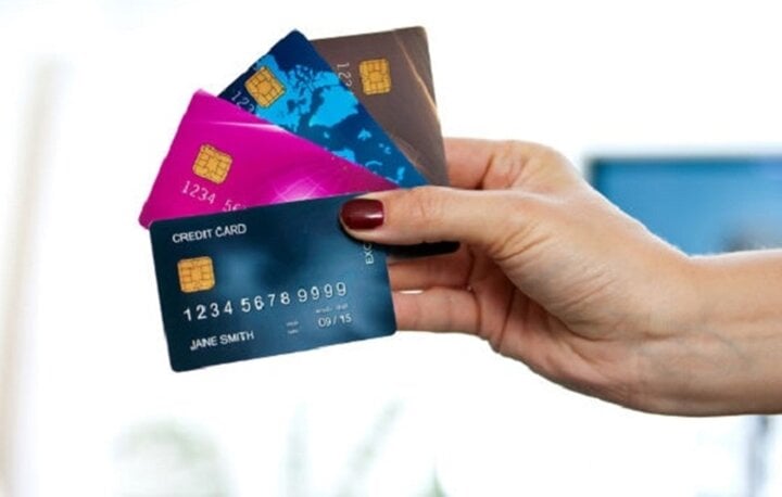 Phí thường niên là gì? Loại thẻ áp dụng và mức phí mới nhất