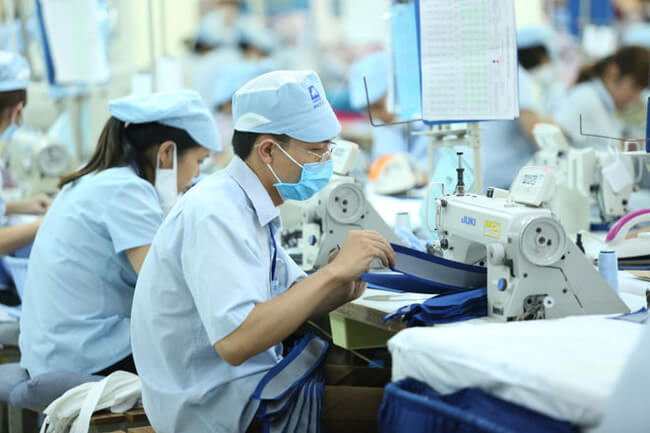 Tăng mức lương tối thiểu vùng năm 2017: Quyết định quan trọng cho người lao động